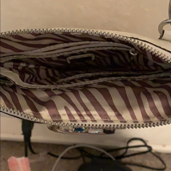 Guess purse - Picture 3 of 4